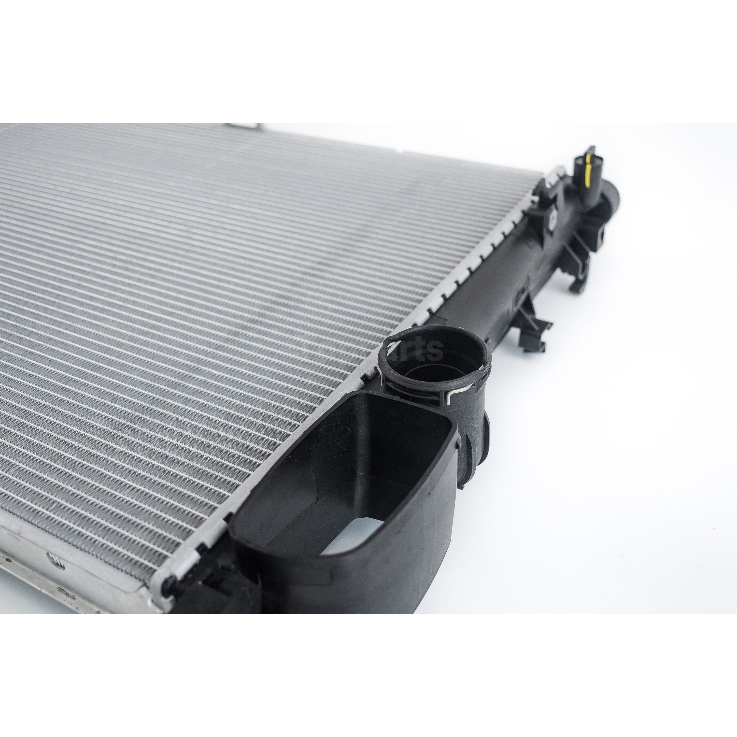 Genuine Mercedes-Benz S Class W221 Engine Radiator [A 221 500 26 03]